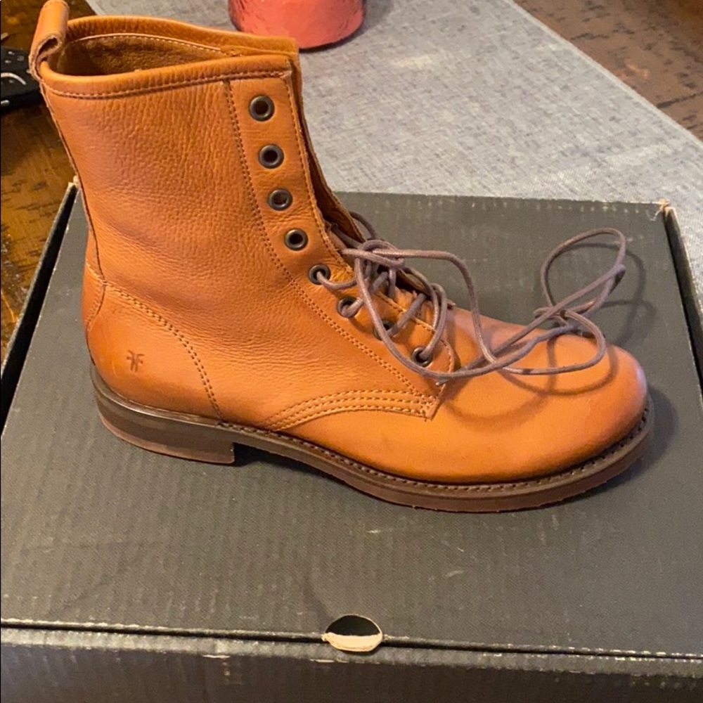 Frye brand new Veronica Combat boots